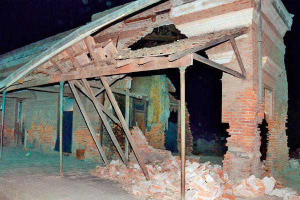 Se derrumboacute una vieja estacioacuten y tres familias se salvaron de milagro