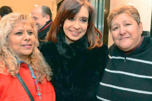 Felices El matrimonio de mujeres frienses muy feliz junto a Cristina