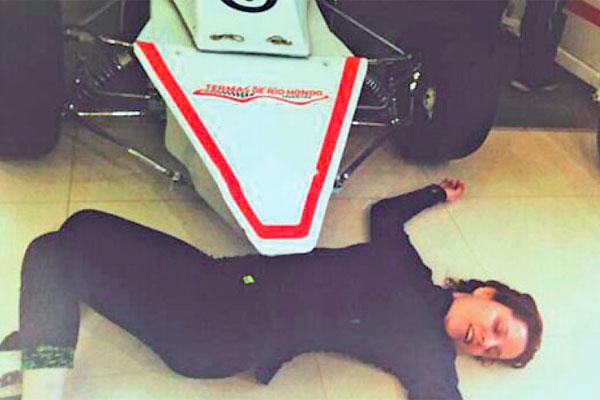 MUSEO DEL AUTOMÓVIL Hice un poco de teatro a ver si me dejaban ir a dar una vueltita en alguna nave No hubo caso Sigo participando bromeó