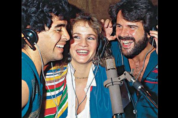 Luciacutea Galaacuten reveloacute los meses de amor con Maradona