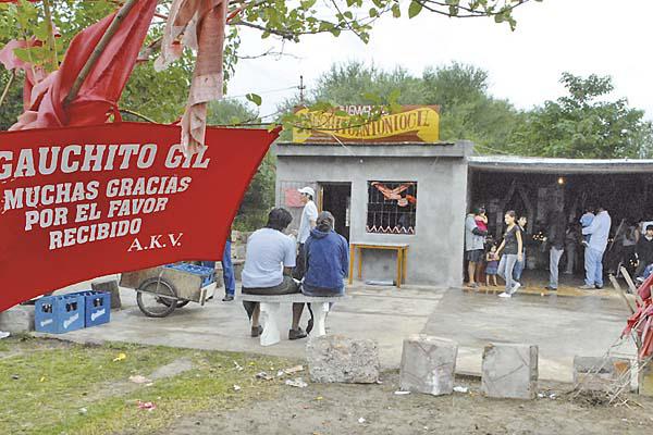 Robaron imaacutegenes de El Gauchito Gil y donaciones