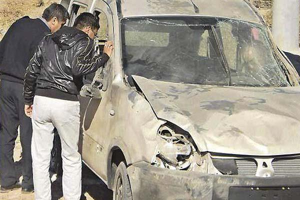 Vuelco de una camioneta deja dantildeos materiales 