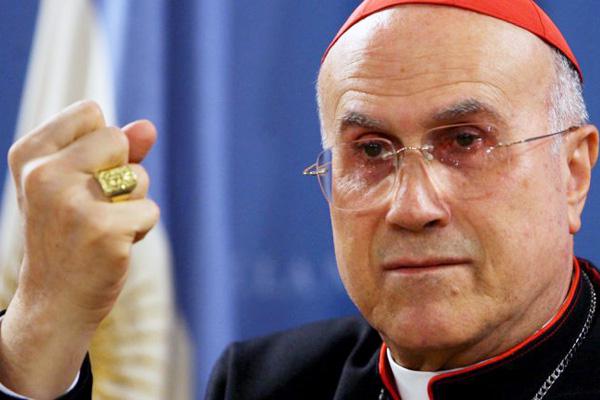 Cardenal Tarcisio Bertone- Fui viacutectima de cuervos y viacuteboras