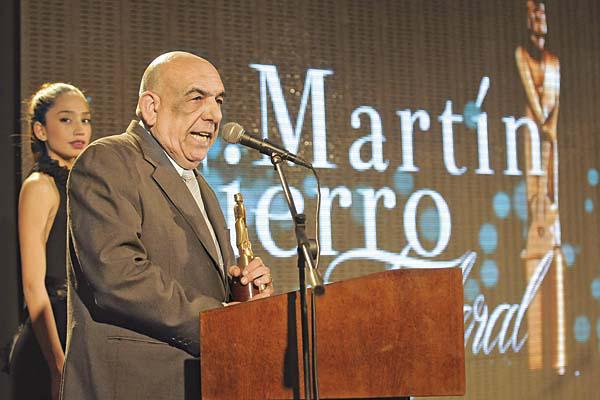 DISTINCIÓN Rogelio Llapur recibió el Martín Fierro Federal en el rubro Periodístico por Libertad de Opinión