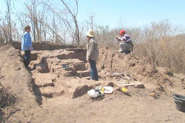 LOS INVESTIGADORES DEL CONICET EN PLENA TAREA