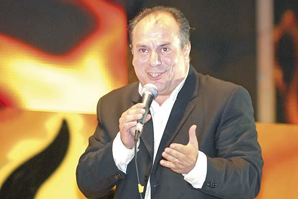 Destacada actuacioacuten de humorista santiaguentildeo en Sin Codificar