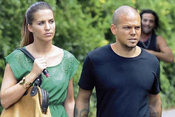 El liacuteder de Calle 13 estalloacute en Twitter por las injurias contra su esposa Soledad Fandintildeo