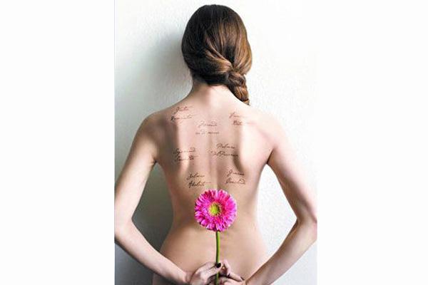 Cristina Peacuterez se desnudoacute para su primer libro