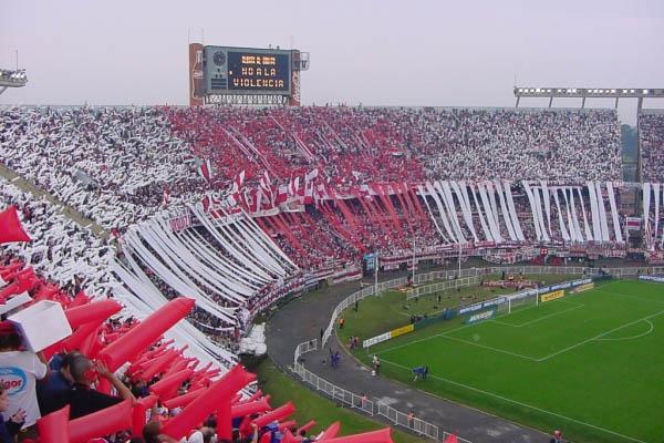 El Monumental le pone clima de Superclaacutesico con caacutenticos contra Boca