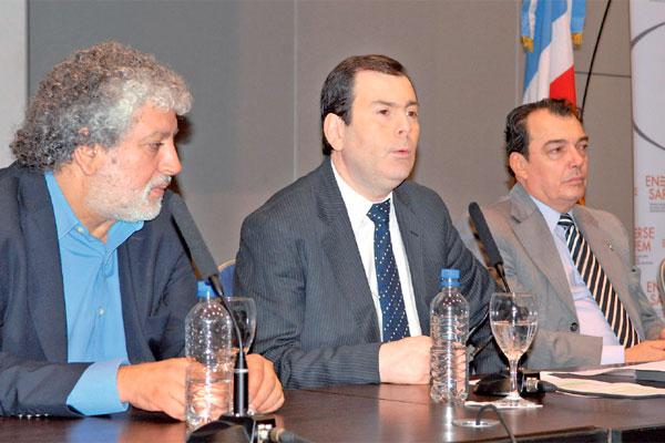 DETALLES El gobernador brindó las características de la obra del tren tecnológico al Ing Ceferino Namuncur�