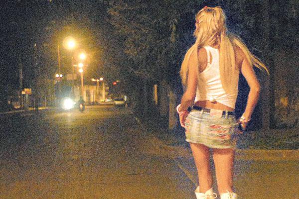 TEMOR Los vecinos comentan que en la madrugada son frecuentes las peleas entre travestis alcoholizadas