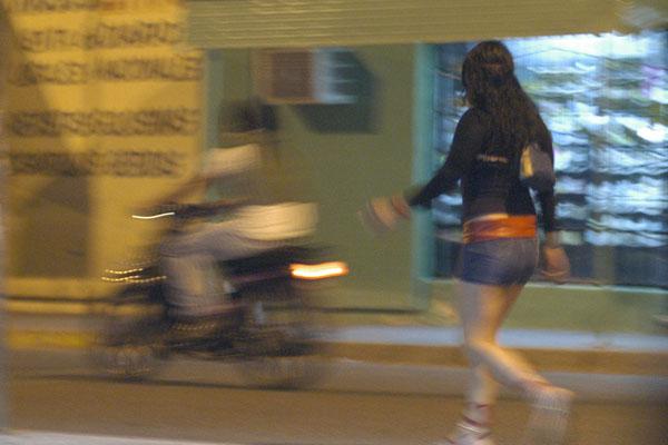 Buscan soluciones al problema entre travestis y vecinos en la zona roja