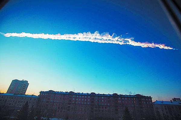 Rescatan un fragmento del meteorito que cayoacute este antildeo en Rusia