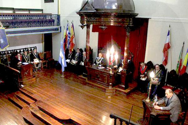 El ministro Zaffaroni habló ante los miembros de la masonería argentina en el salón principal del histórico Palacio Cangallo