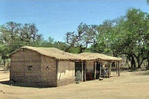 ESCENARIO La humilde vivienda en la que vivían Sarria y Leguizamón fue el lugar en el que ocurrió la tragedia que conmueve a la provincia