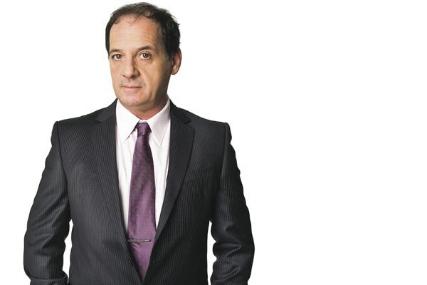 Los amores de Julio Chaacutevez atrapan al puacuteblico