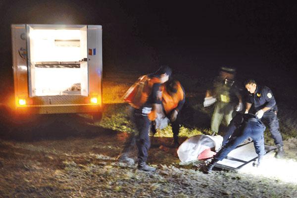 HORROR Anteayer la policía encontró muerta a Bustamante en una vivienda Afuera a su yerno colgado de un rbol