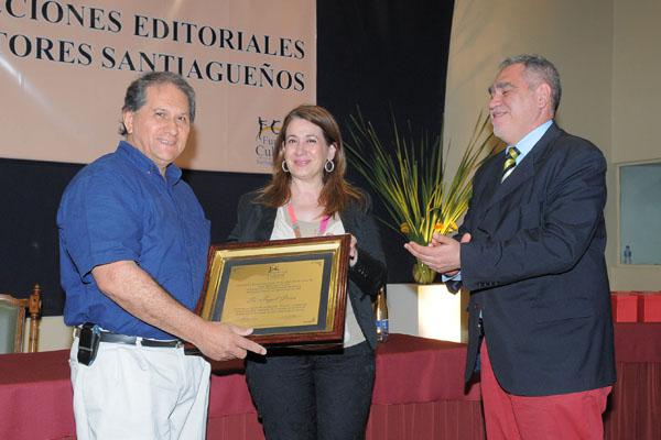 La Fundación Cultural Santiago del Estero distinguió al director (lo recibió el titular de Cultura de la provincia Juan Leguizamón) y al protagonista de la película Shunko