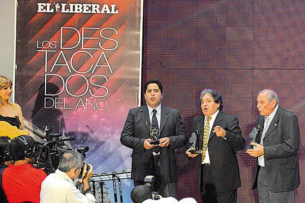 Cantores de ley Los Manseros no bajaron del escenario sin antes ofrendar unas sentidas estrofas a cappella del himno de los santiagueños Añoranzas