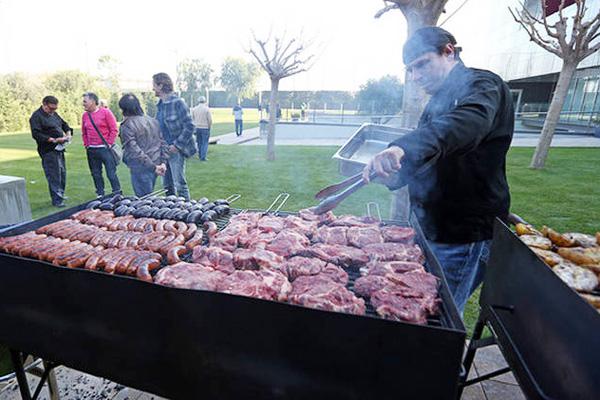 Martino organizoacute un asado para despedir el antildeo