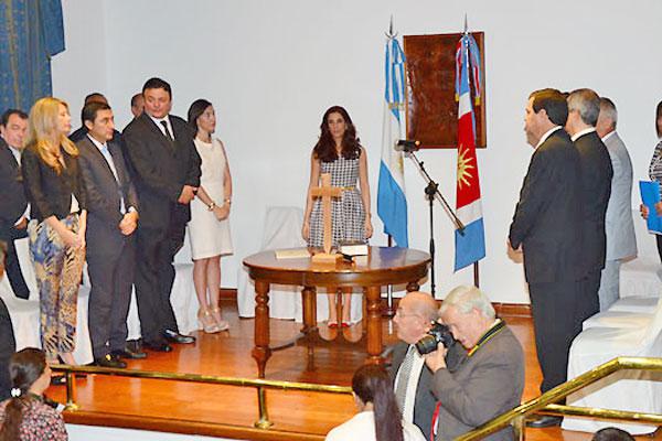 Juraron los ministros y secretarios del gabinete de Claudia Zamora