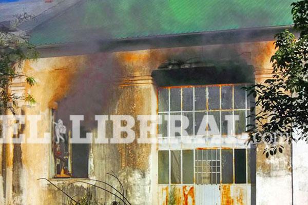 Conmocioacuten en Antildeatuya por incendio en el Registro Civil