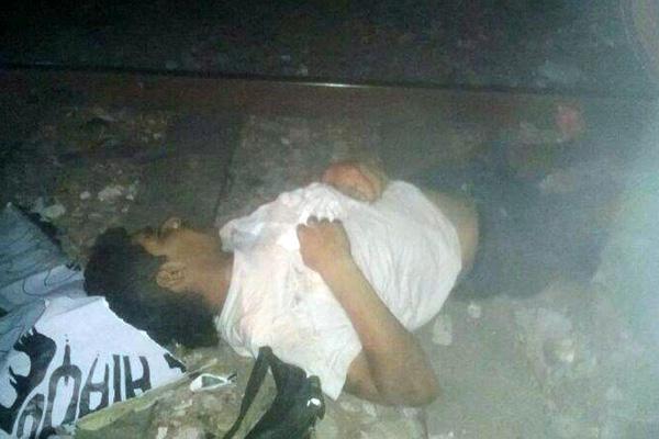 Ebrios se durmieron sobre las viacuteas y murieron arrollados por un tren cargado con minerales