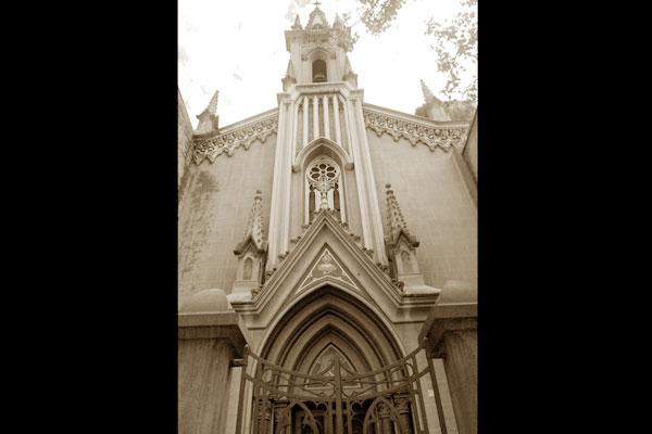 Edificios santiaguentildeos poseen numerosos siacutembolos masones