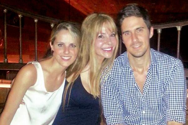 Graciela Alfano soploacute la velita y estuvo muy bien acompantildeada