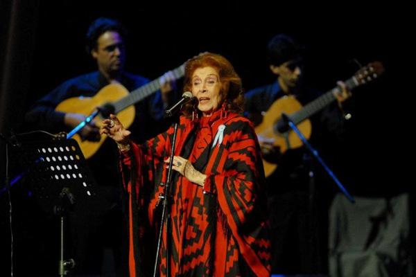 A los 102 antildeos murioacute la actriz y cantante Nelly Omar