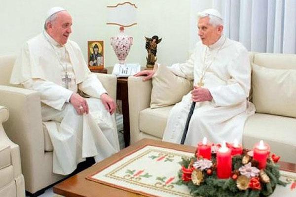AMISTAD Francisco da la bienvenida al Papa emérito Benedicto XVI antes de compartir un almuerzo