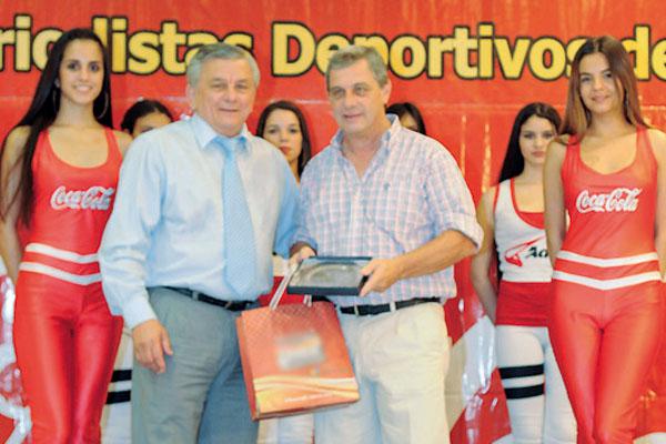 SLTC El equipo de mayores de rugby tuvo una mención especial recibió el presidente Adolfo Paradelo