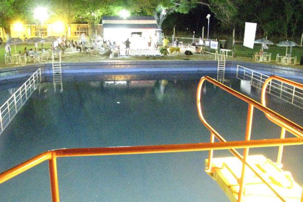 CRÍTICA Los hermanos afirman que el agua  del natatorio estaba sucia