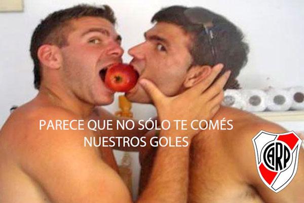 Cargadas para todos- River disfruta su gloria y se riacutee de Boca con los afiches