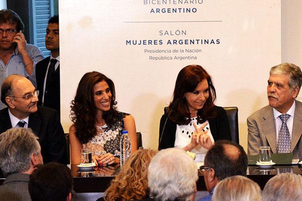 PROTOCOLO La mandataria provincial participó de la inauguración de varias obras en el país junto a la presidenta Cristina Fern�ndez de Kirchner