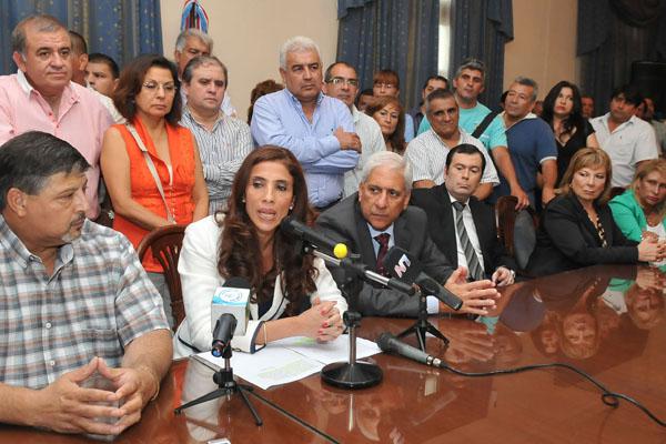 PREDISPOSICIÓN La gobernadora Claudia Zamora destacó el di�logo entre el gobierno provincial y los gremios que integran la Mesa de Di�logo