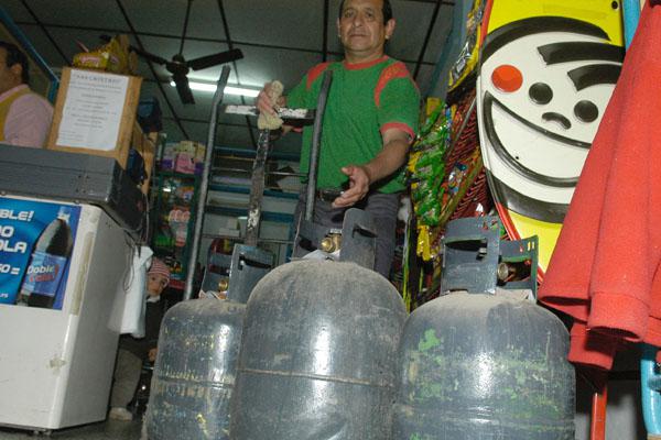 ENVASES La escasez se hace sentir en varios barrios de la ciudad y también en el interior provincial