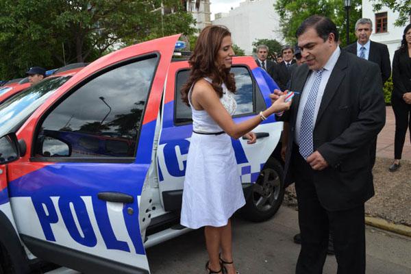CESIÓN El jefe de la Policía comisario general Omar Quiroga recibió simbólicamente los 25 vehículos tipo SUV 
