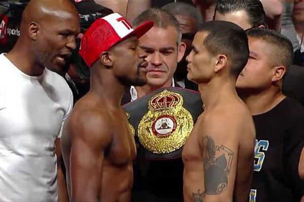 Mayweather amenazoacute con bajarse de la pelea ante Maidana