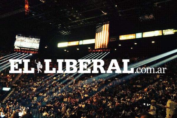 El coraje del Chino Maidana no alcanzoacute ante la jerarquiacutea de Floyd Mayweather