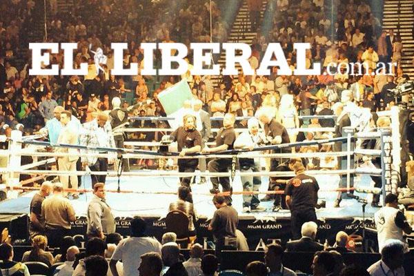 El coraje del Chino Maidana no alcanzoacute ante la jerarquiacutea de Floyd Mayweather