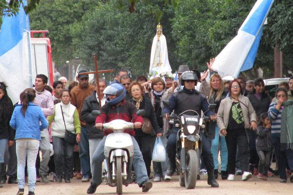 La llegada de la imagen de Nuestra  Sentildeora Faacutetima ha revolucionado Friacuteas