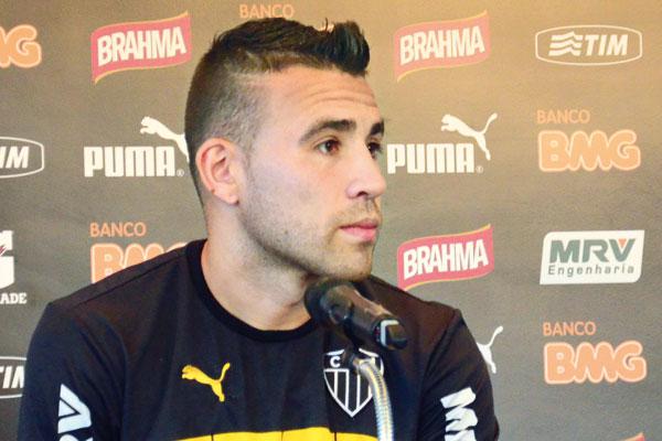 Nicolaacutes Otamendi- Estar entre los 30 es un gran paso
