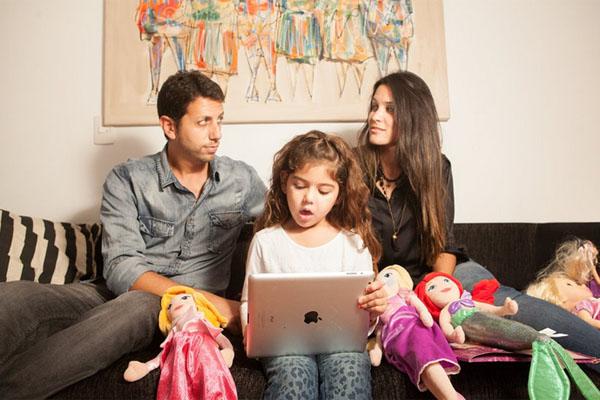 Chicos que hablan en neutro- Mamaacute quiero pastel de fresas