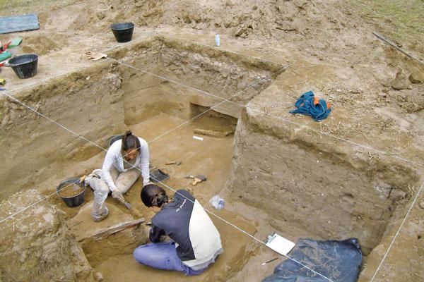 Hallan una vivienda del Siglo XVI enterrada en el Parque Aguirre