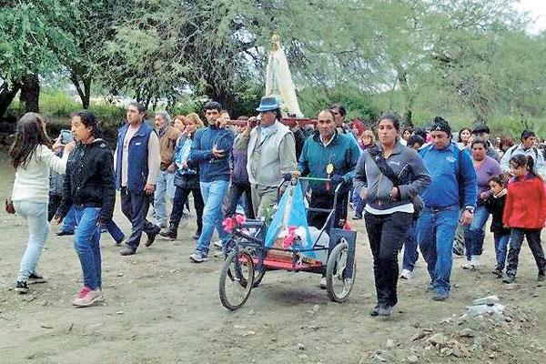 La Virgen de Faacutetima bendijo a su pueblo en la fiesta patronal realizada en Villa Ancajaacuten 