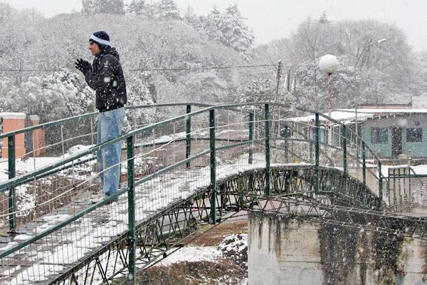 Expectativa en Guayamba tras las primeras nevadas del antildeo en las sierras catamarquentildeas
