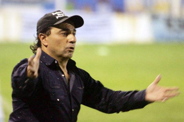 Gustavo Coleoni pica en punta