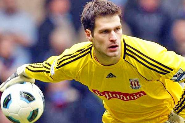 La increiacuteble y traacutegica historia del arquero que enfrentoacute a la Argentina