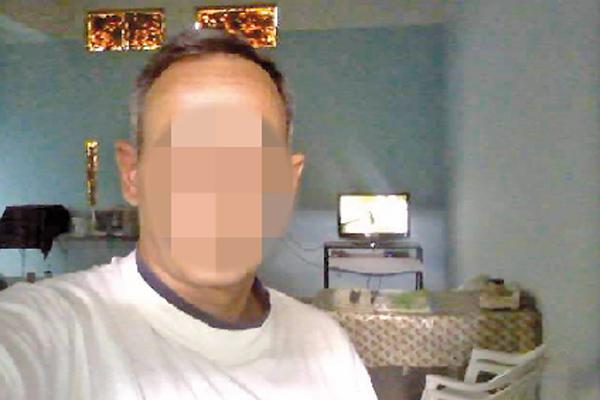 SELFIE EN LA CELDA A pesar de que los reos alojados en la c�rcel no pueden tener celulares muchos los poseen